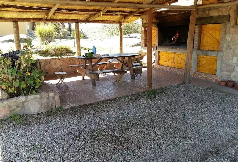 Aamiaismajoitus (B&B) Cabañas Solar De Piedra