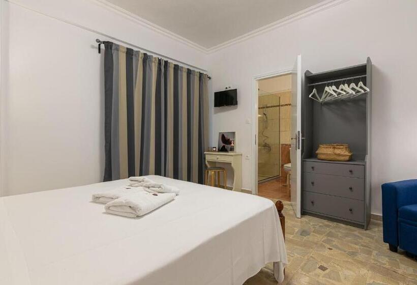 Denise Studios And Apartments