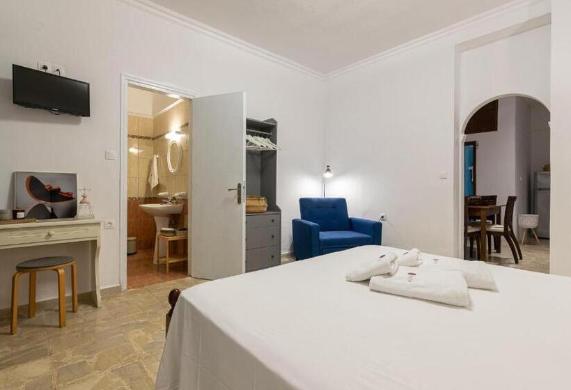 Denise Studios And Apartments