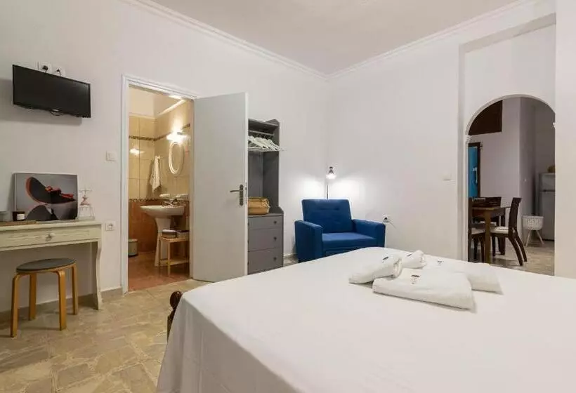 Denise Studios And Apartments