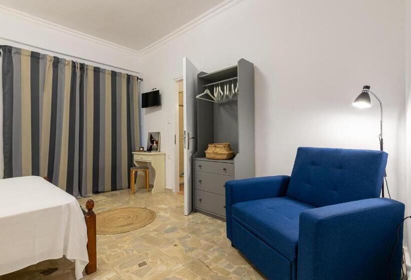 Denise Studios And Apartments