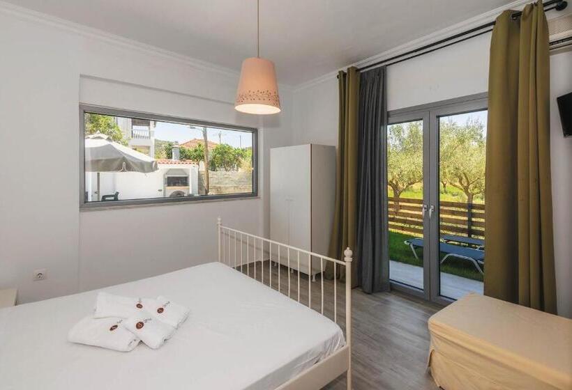 Denise Studios And Apartments