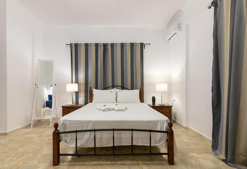 Denise Studios And Apartments