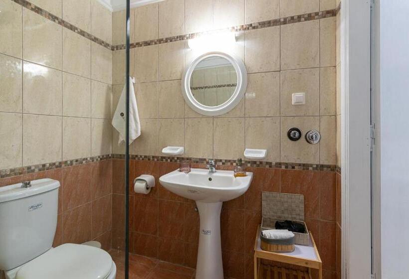 Denise Studios And Apartments