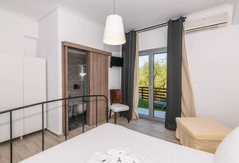 Denise Studios And Apartments