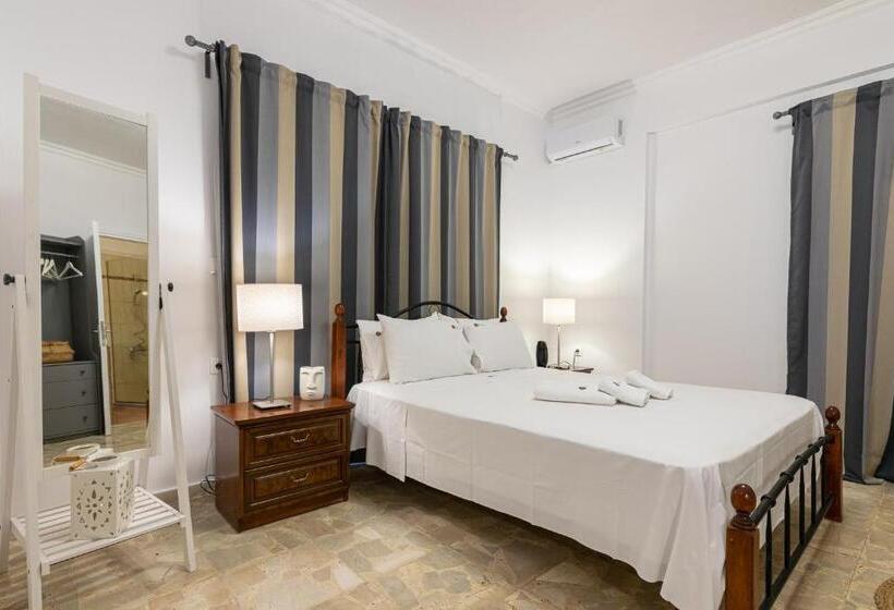 Denise Studios And Apartments