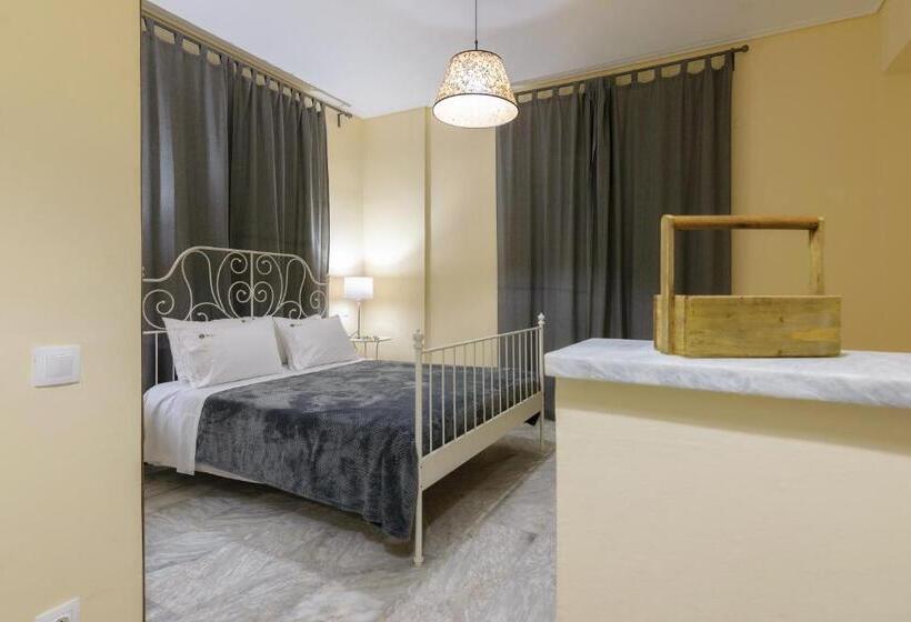 Denise Studios And Apartments