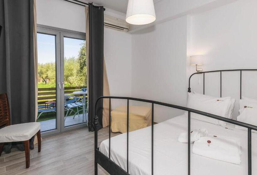 Denise Studios And Apartments