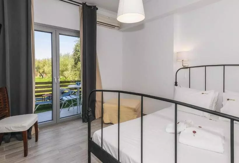 Denise Studios And Apartments