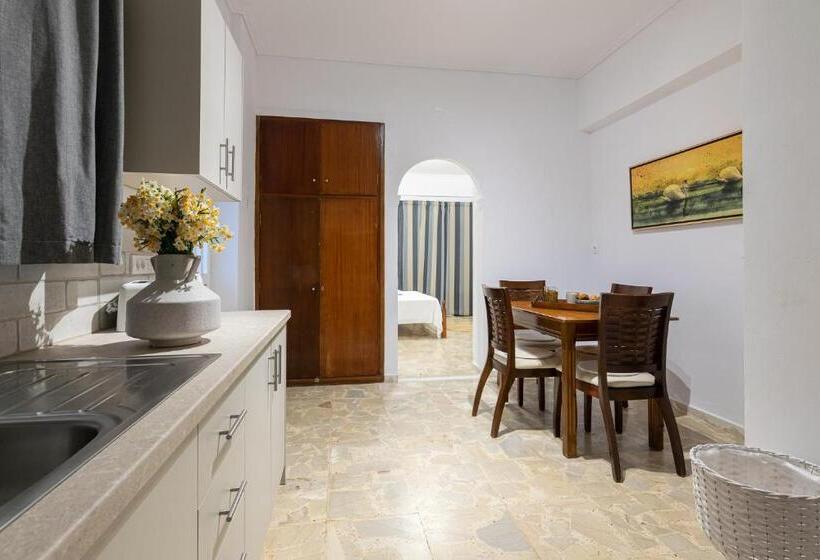 Denise Studios And Apartments