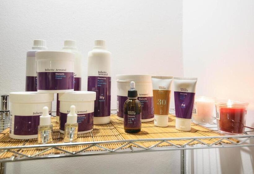 Denise Studios And Apartments