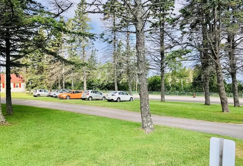 Green Gables Bungalow Court