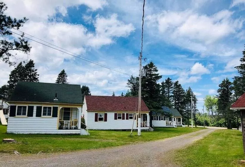Green Gables Bungalow Court