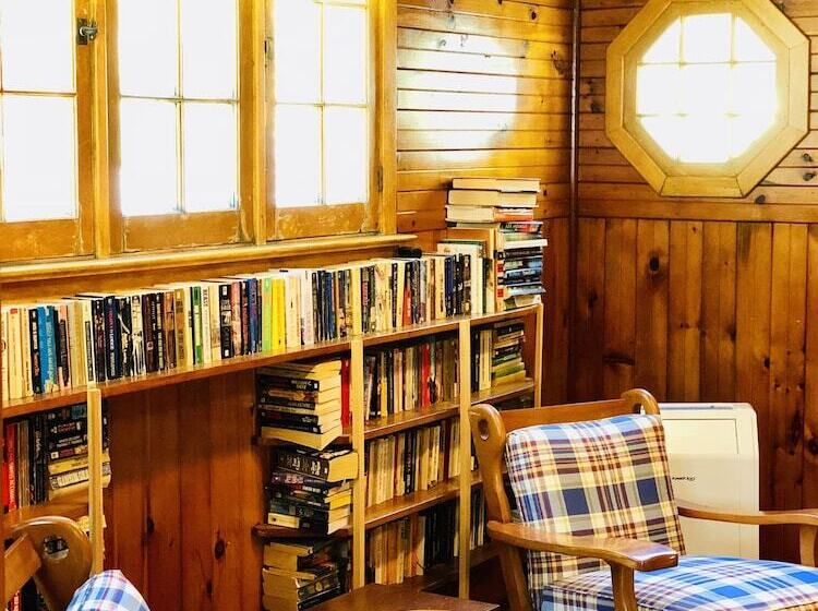 Green Gables Bungalow Court