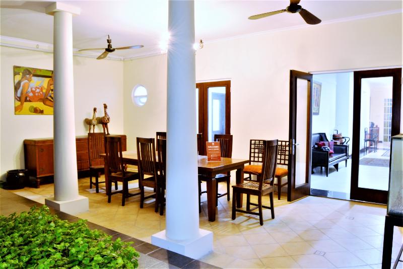 Hotel Zen Rooms Chic Home Kemang