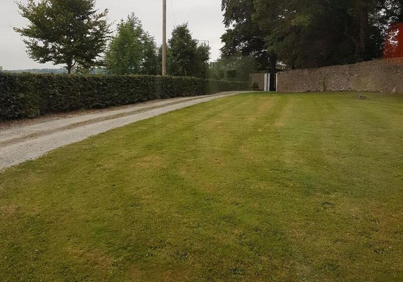 بنسيون Moorepark West House