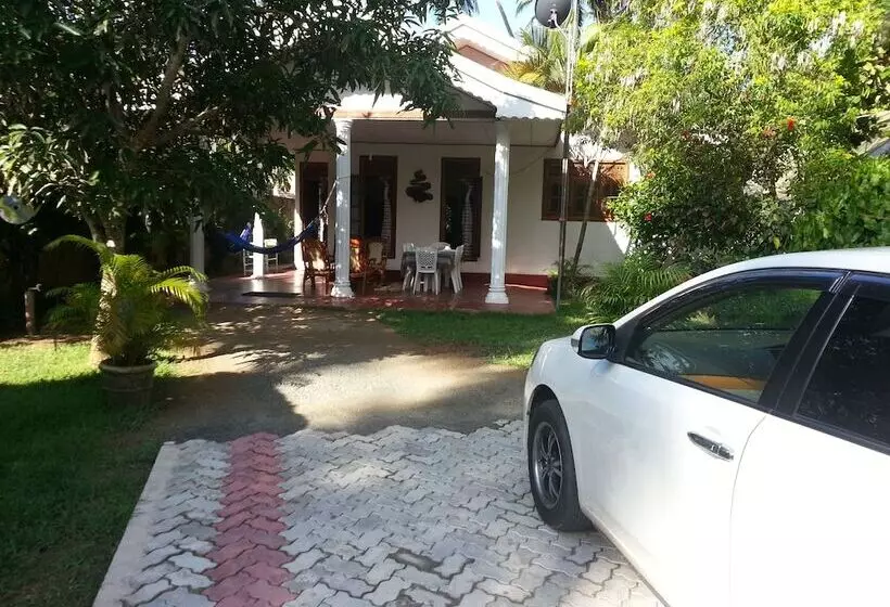 Majatalo Nishan Surf Inn