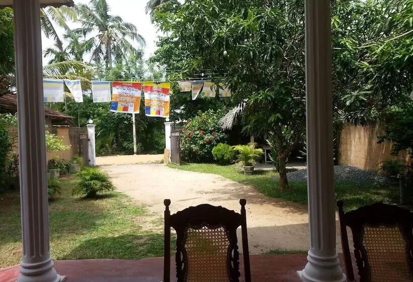 Majatalo Nishan Surf Inn