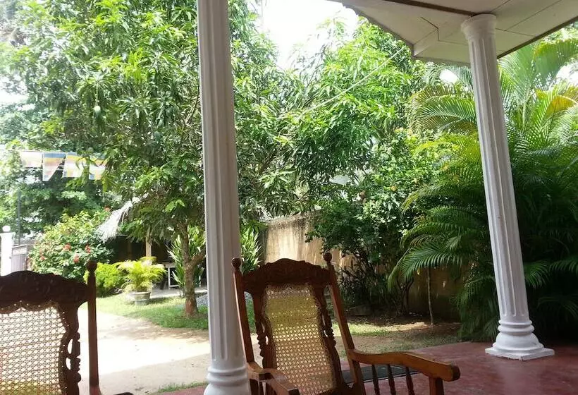 Majatalo Nishan Surf Inn