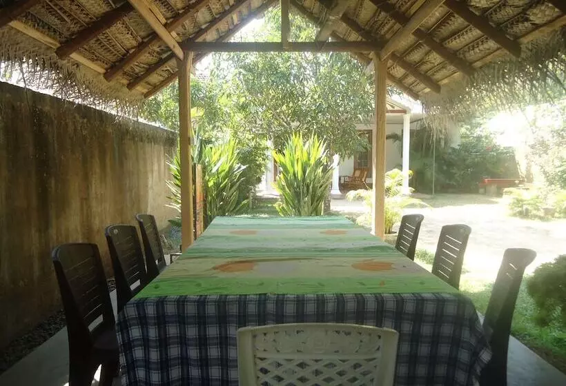 Majatalo Nishan Surf Inn