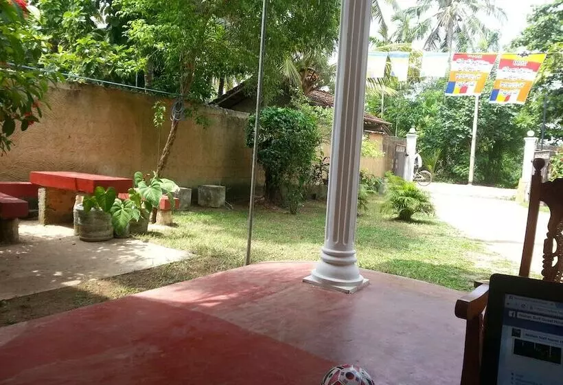 Majatalo Nishan Surf Inn