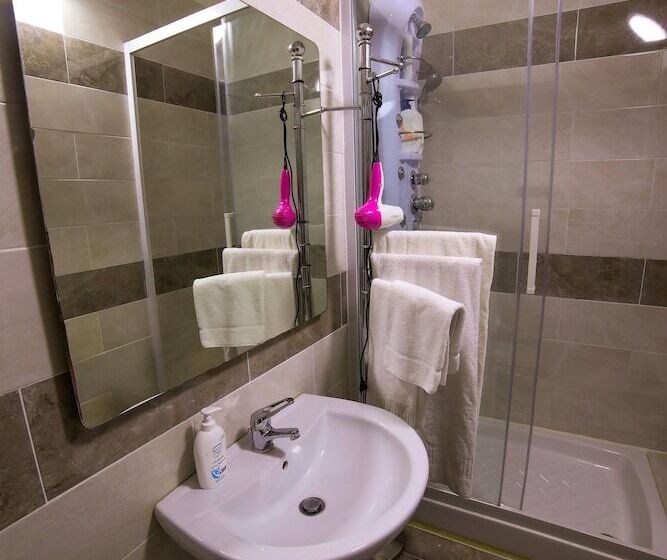 پانسیون Well Come   Santa Lucia