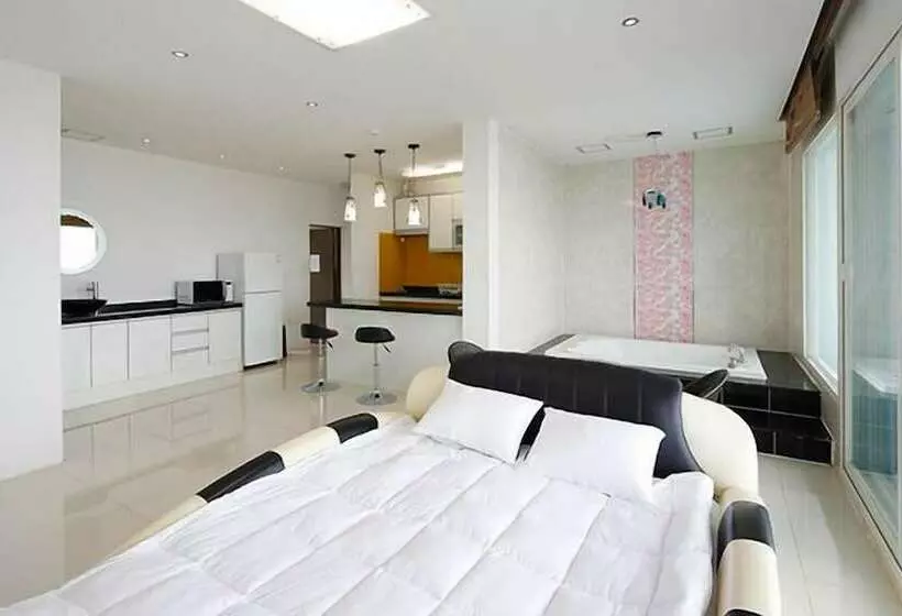 Pohang Sea Shore Pension