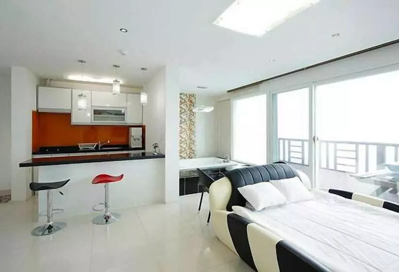 Pohang Sea Shore Pension