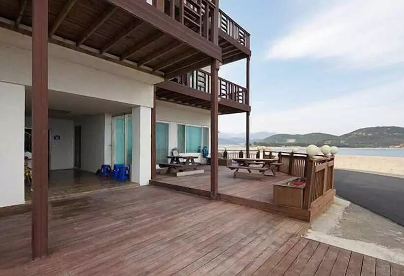 Pohang Sea Shore Pension