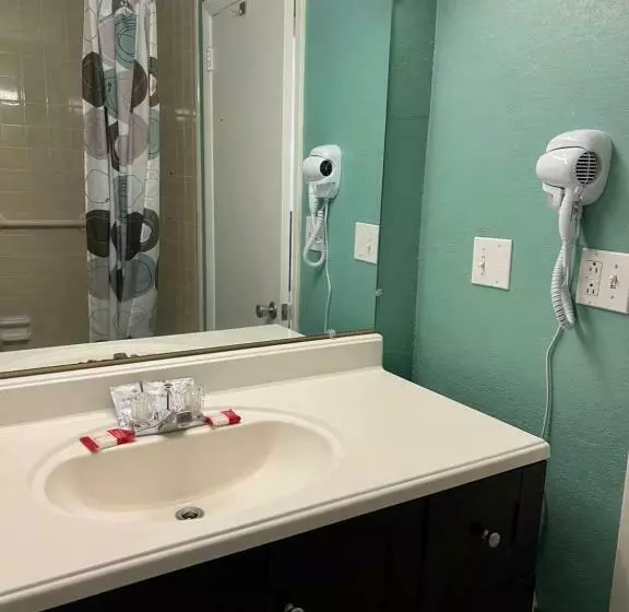 فندق Ambassador Inn