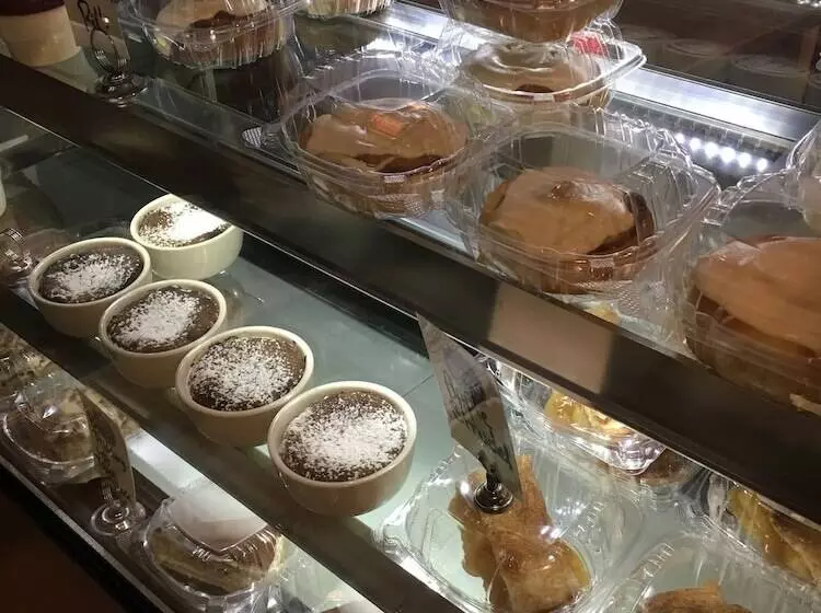 فندق Ambassador Inn