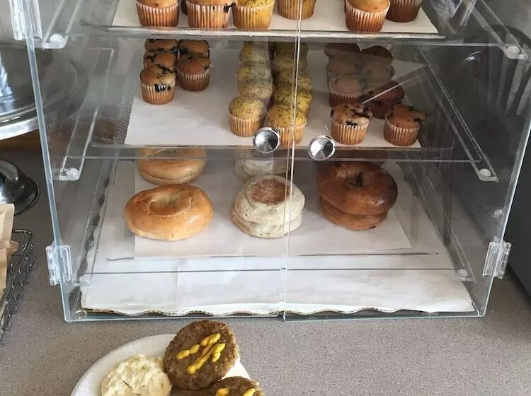 فندق Ambassador Inn