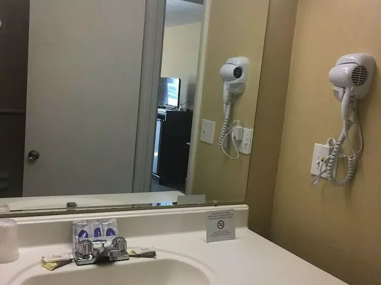 فندق Ambassador Inn