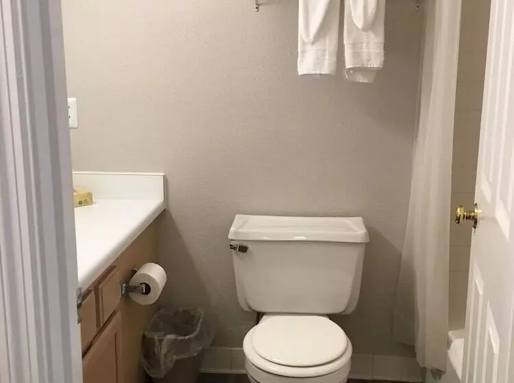 فندق Ambassador Inn