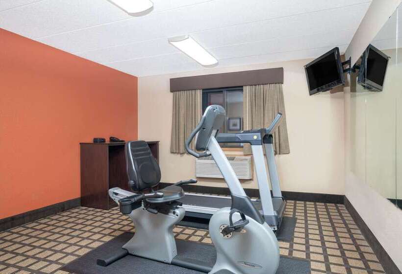 Отель Baymont By Wyndham Lakeville