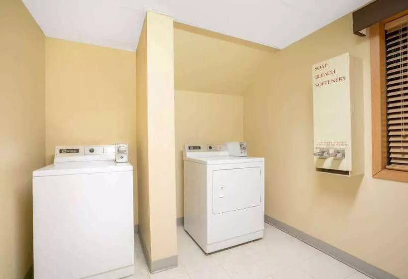 ホテル Baymont By Wyndham Lakeville