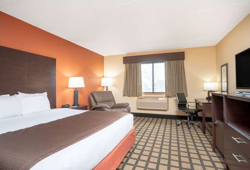 Отель Baymont By Wyndham Lakeville