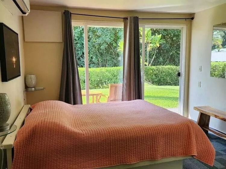 Отель Arnott S Lodge & Hiking Adventures