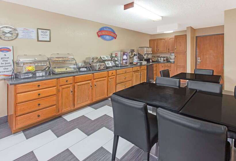 هتل Baymont By Wyndham Smyrna