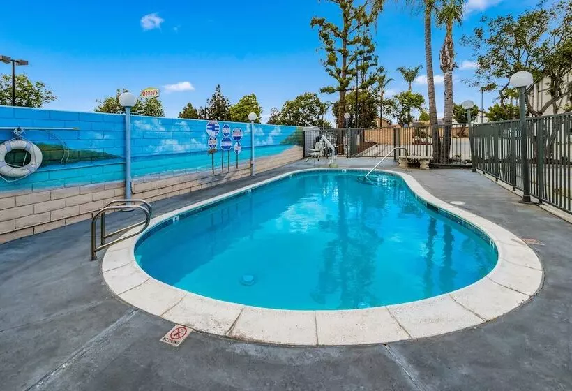 Отель Hacienda At Ontario Ranch