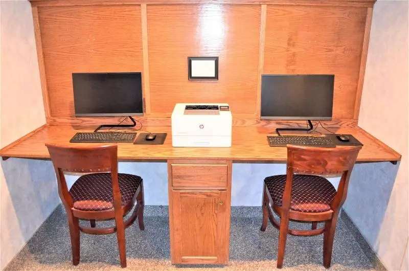 Отель The Ashley Inn & Suites