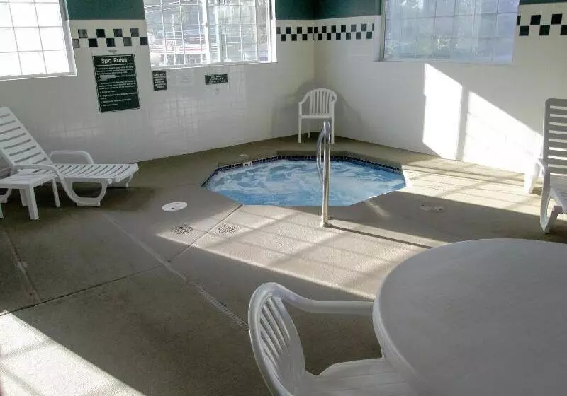 Отель The Ashley Inn & Suites