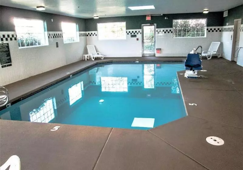 Отель The Ashley Inn & Suites