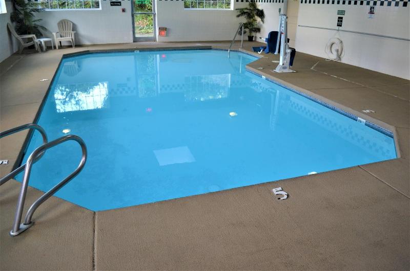 فندق The Ashley Inn & Suites