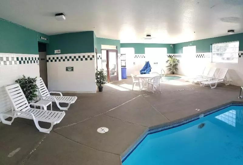 Отель The Ashley Inn & Suites