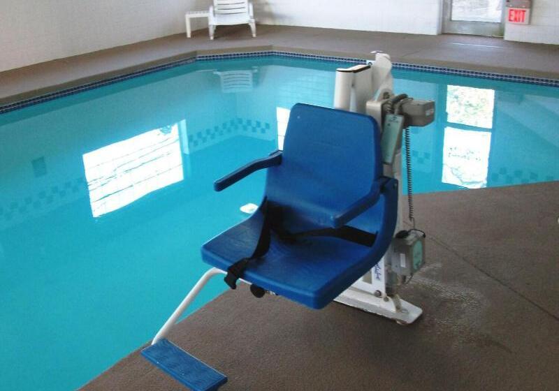 فندق The Ashley Inn & Suites