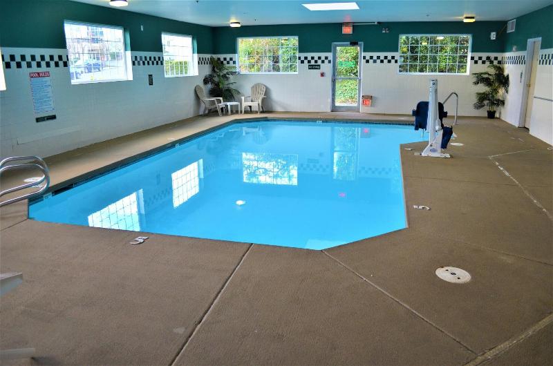 فندق The Ashley Inn & Suites