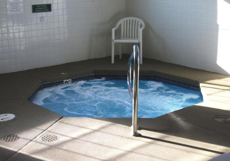 فندق The Ashley Inn & Suites