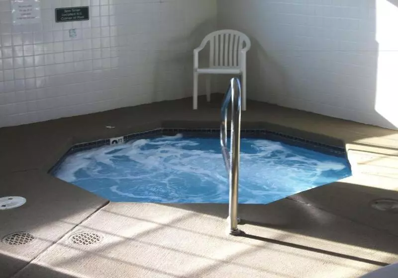 Отель The Ashley Inn & Suites