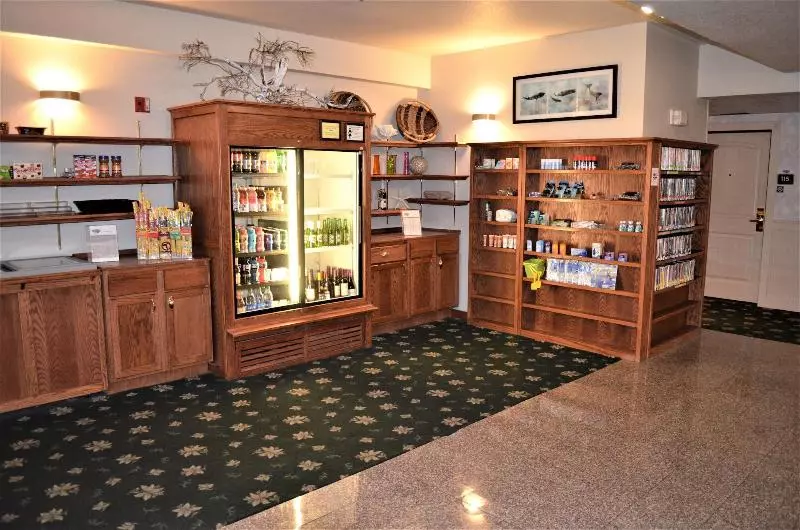 Отель The Ashley Inn & Suites